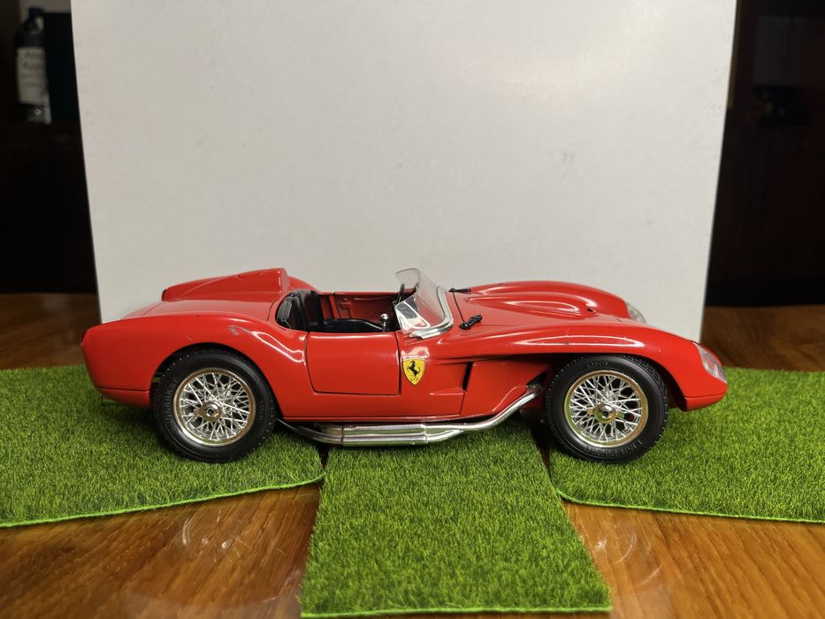 Ferrari Testarossa 1:18 Burago