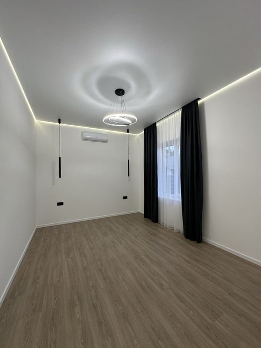 Будинок з ремонтом і меблями . Закрите КМ