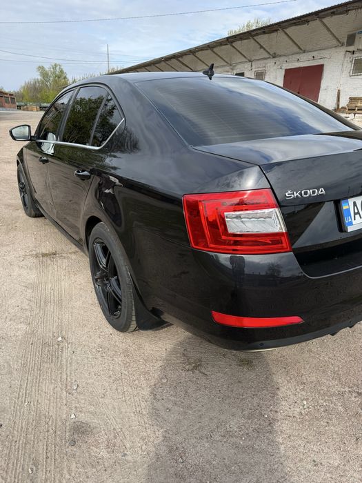 Шкода  октавія A7 2013року,1.6дизель,обслужена,2 ключа,2 комплекти дисків та гуми