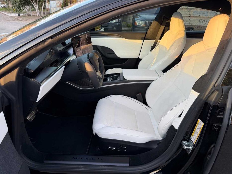 TESLA PLAID 2024 1033 к.с.