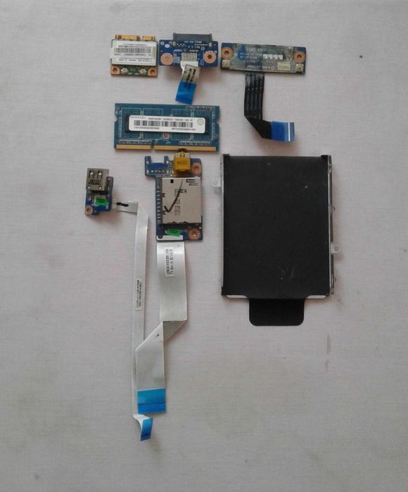 Два ноутбука на запчасти.