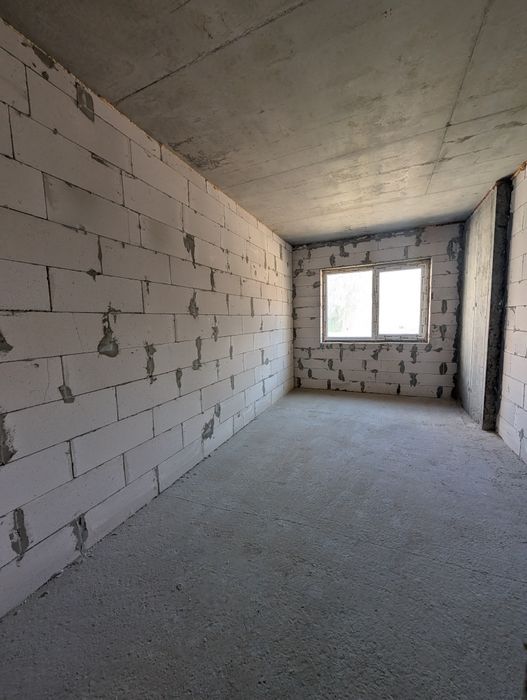 Продам 2-кімнатну квартиру в р-ні Виставка