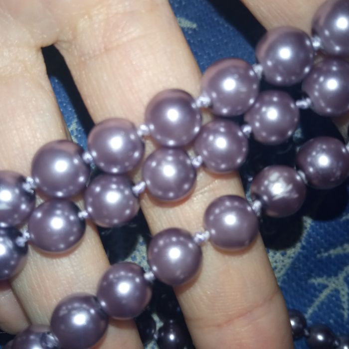 Красивые бусы жемчуг серого цвета