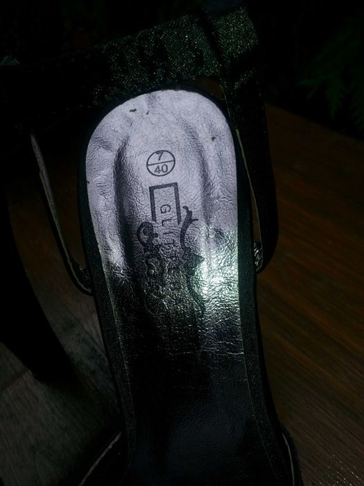 nowe piękne buty na obcasie