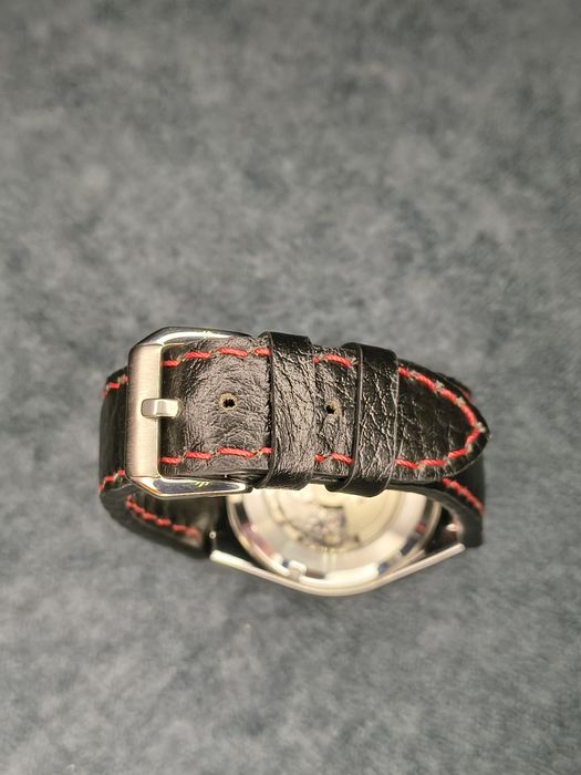 Seiko Red Vertex mod, wyjątkowo oryginalny rzemieślnikczy pasek