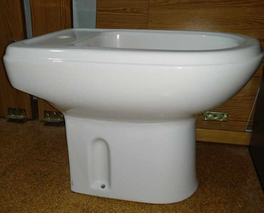 Vendo bidé estado novo marca Induza 20 euros