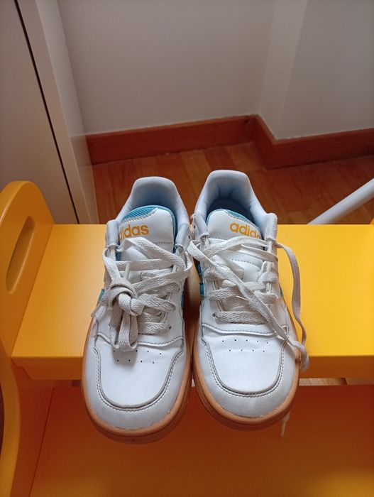 Vendo tênis Adidas   criança n32