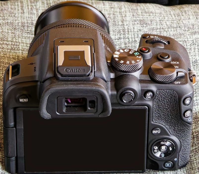 Canon R10 + RF-S 18-45 mm