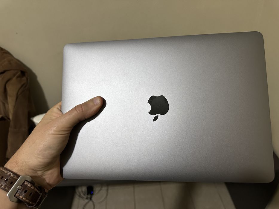 Macboon air m1 + monitor externo de 14 polegadas.