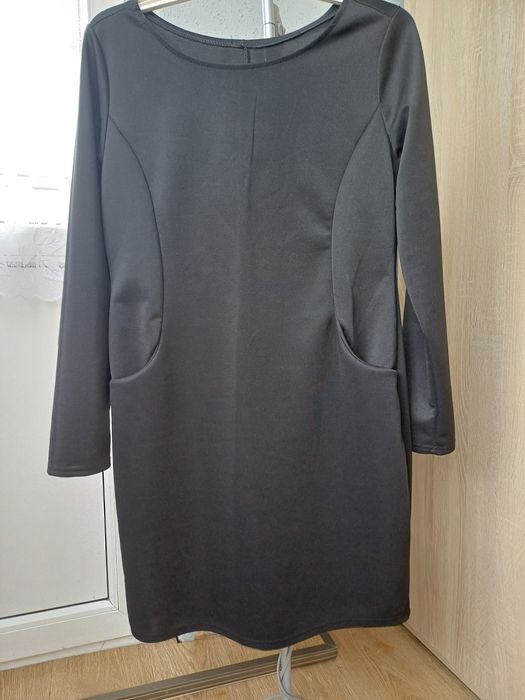 Sukienka czarna z kieszeniami