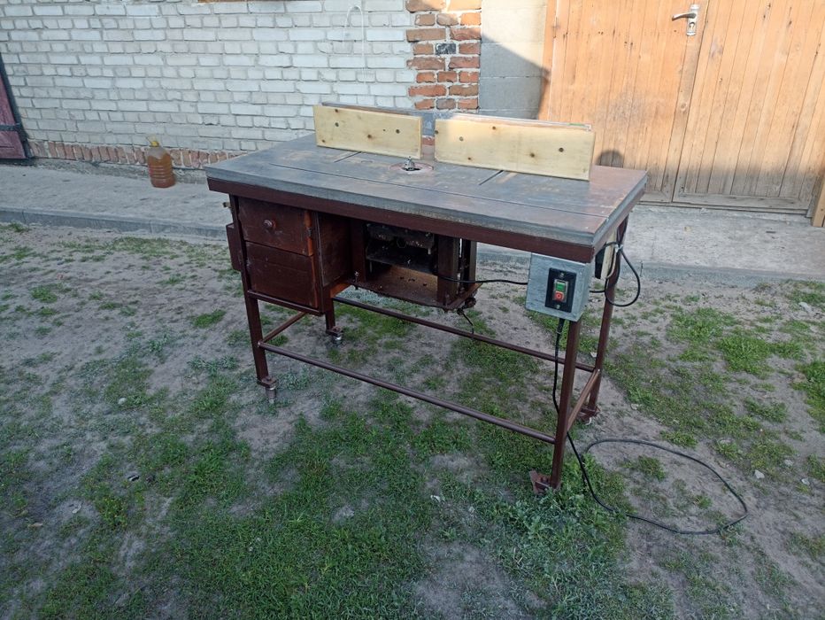 Фрезерний станок по дереву