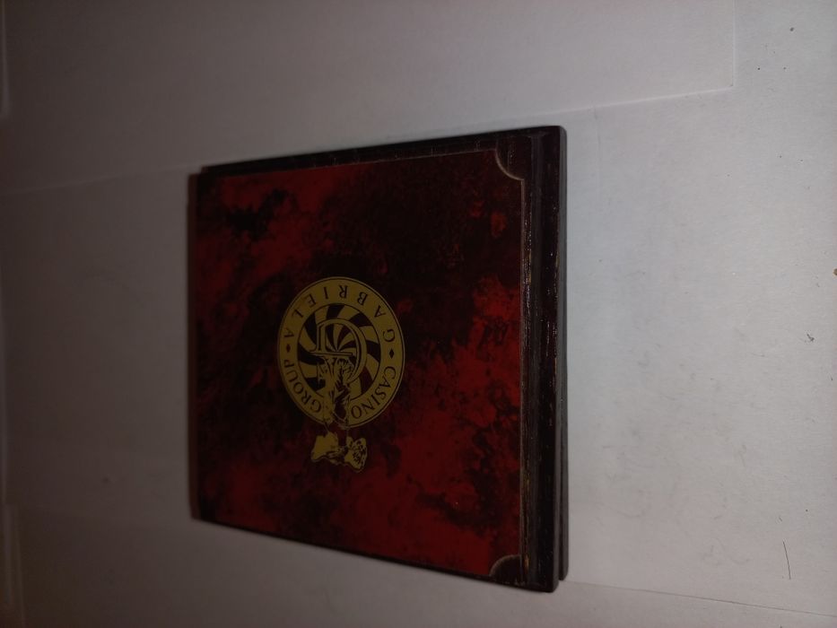 Продам пам'ятний жетон казино 10 років в футлярі