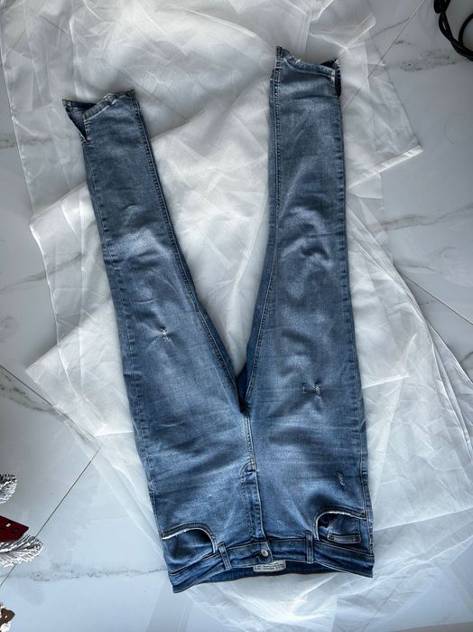 Джинси скіні та кльош різні роміри