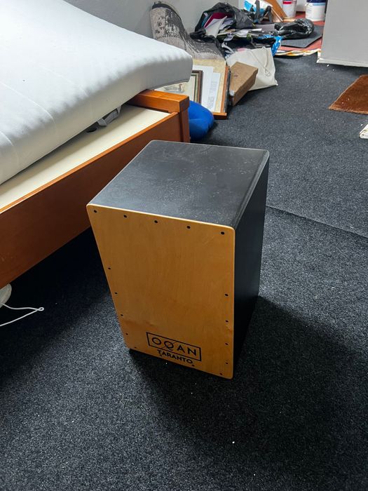 Cajon em ótimo estado