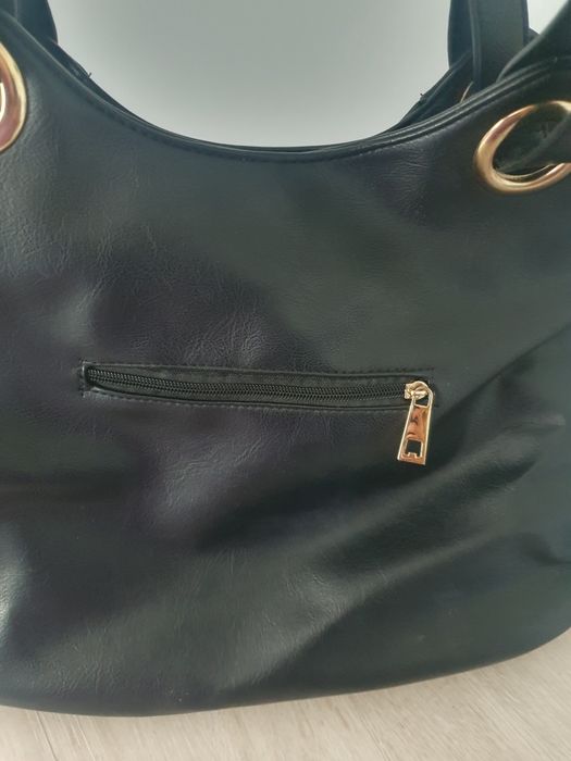 Torebka czarna z ćwiekami na ramię