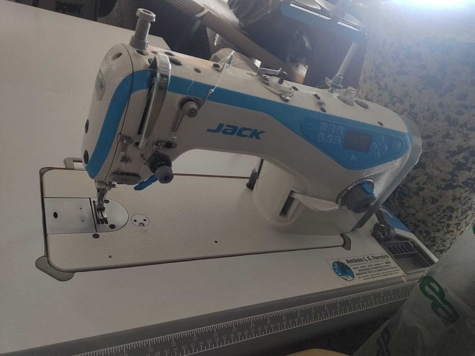 Máquina de Costura Reta Marca Jack A4 (USADA)