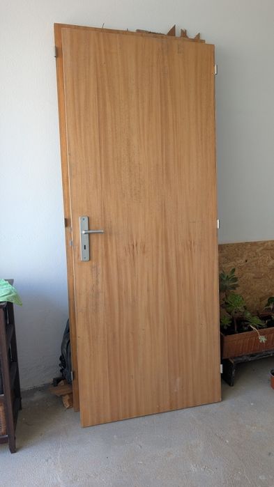 Porta de Madeira Interiores com Fechadura e Dobradiças