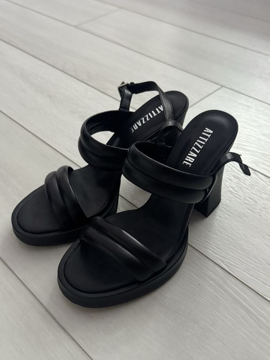 Одяг б/у Новий. Сукня.Босоніжки.Шкіряні шорти.Юбка