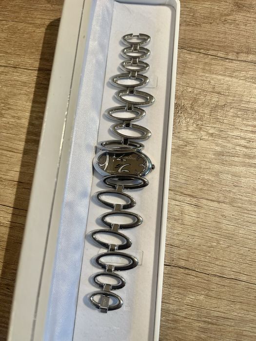 Zegarek firmy Grovana