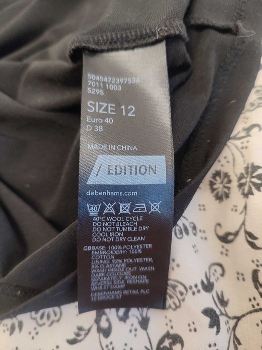 Mała czarna sukienka w gwiazdy Debenhams Edition