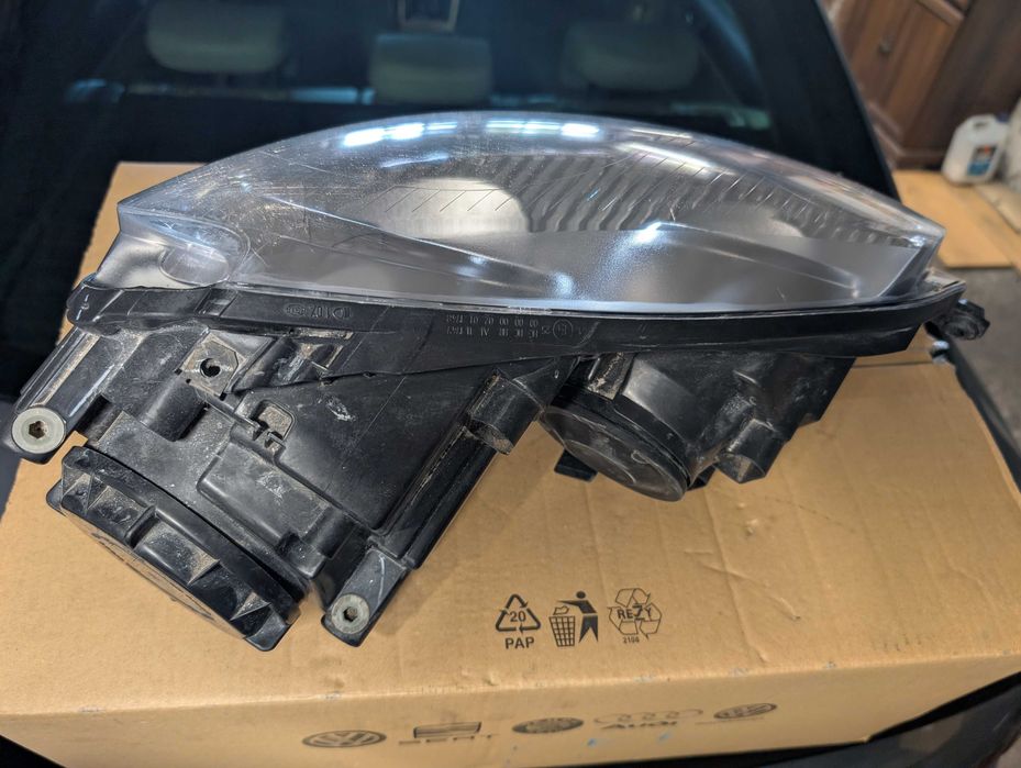 VW Golf V lampy reflektory OE 1K6941005P 1K6941006P KPL