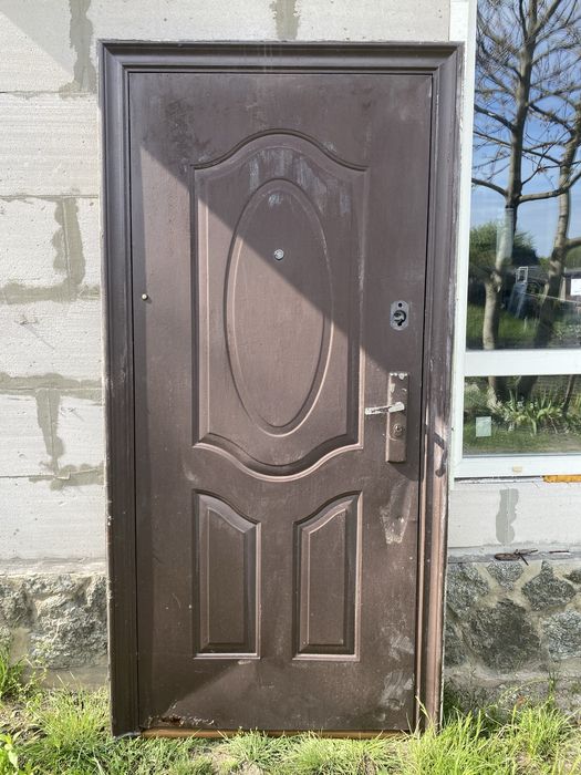 Двері вхідні металеві