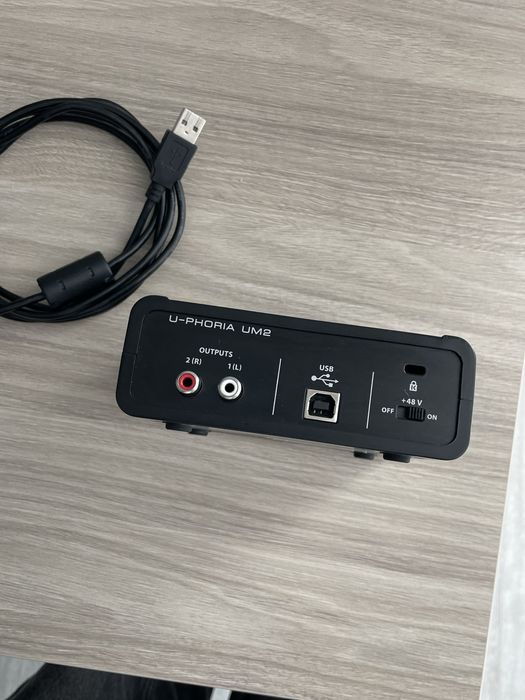 Звукова карта Behringer U-Phoria UM2