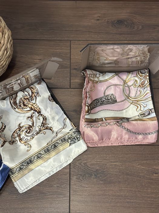 Дуже гарні шовкові платочки 90*90 см