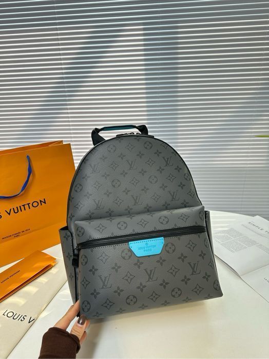 Louis Vuitton Monogram рюкзак серый мужской унисекс кожаный