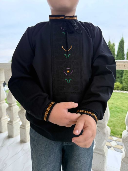 Вишиванка для хлопчика за борщівськими мотивами