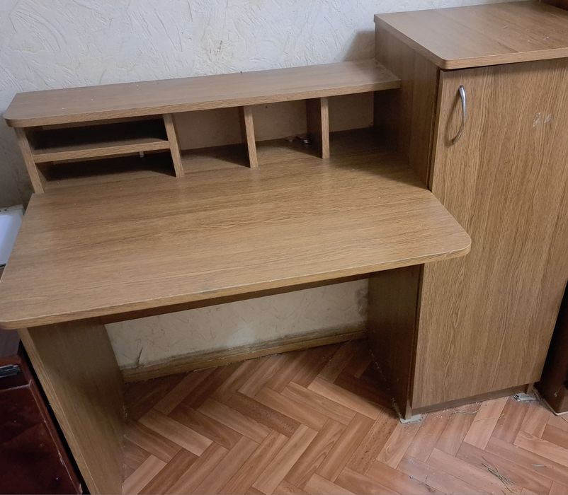 Стол ученический компьютерный / стіл комп'ютерний для школяра