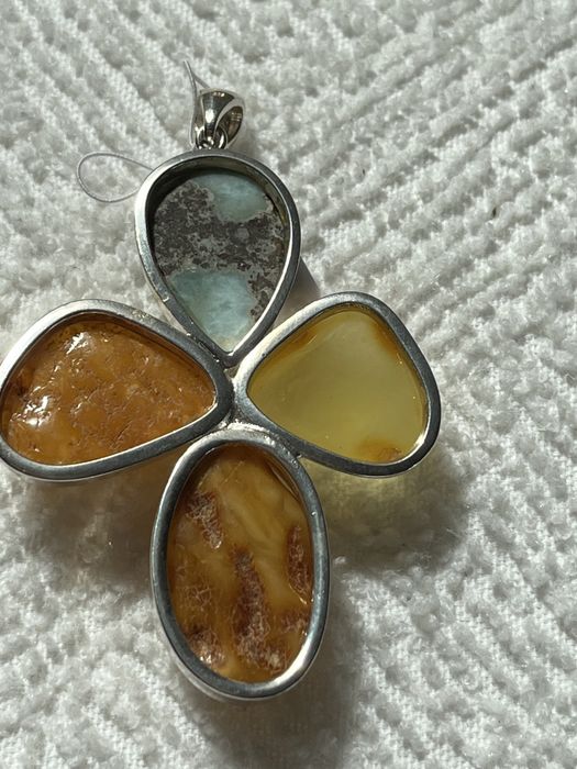 Wisior , wisiorek , bursztyn i larimar , srebro