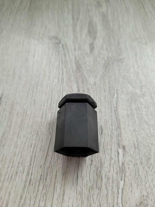 Nakrętki na śruby / zaślepki na śruby felg - Vectra C