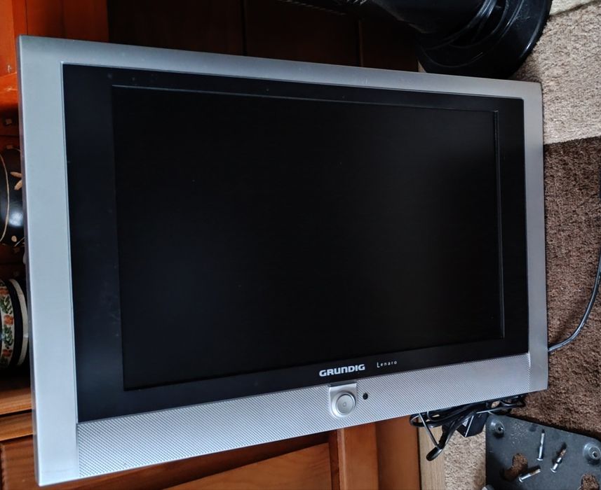 TV Grundig Lenaro 19 LW para peças
