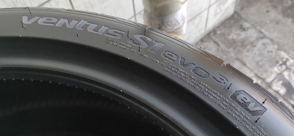235/45R21 Hankook Ventus S1 Evo3 EV K127E 2024r B/A/69dB 3 lata gwar.