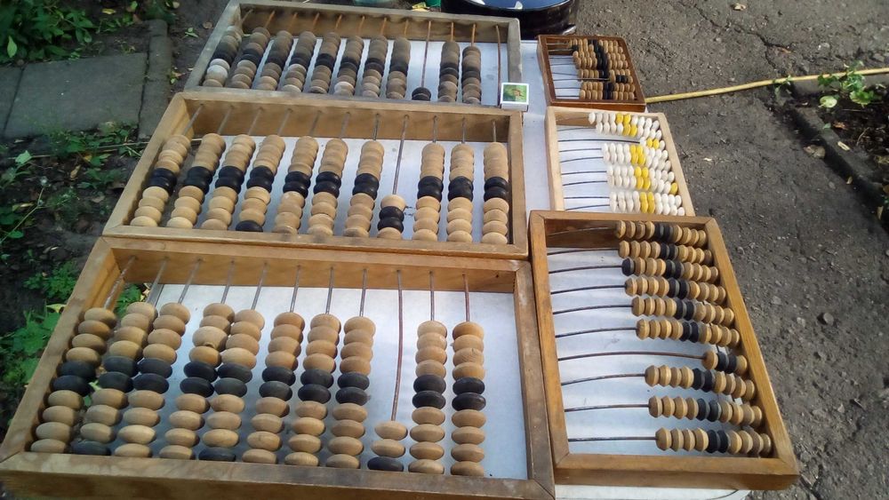 Продам разные деревянные настольные счёты СССР. Всего - 6 штук