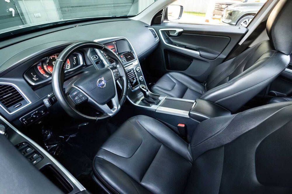 Volvo XC60 T5 Premier      2016