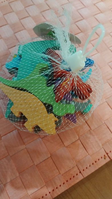 Figurki   drewniane  dinozary