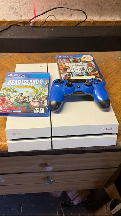 Playstation 4  + pad  3 gry