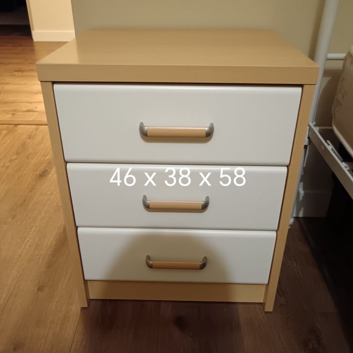 Camiseiro e mesinha cabeceira