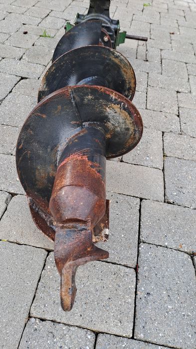 Wiertnica glebowa.
