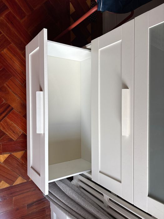 Cómoda branca IKEA