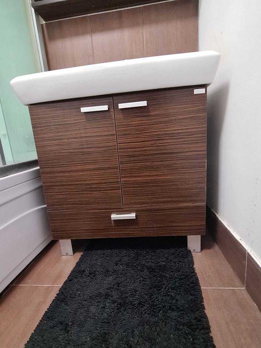 Szafka z umywalką i baterią 70 cmx43 cm