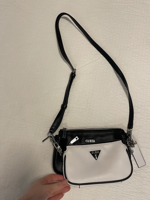 Дві сумочки в комплекті,чорна більша, біла менша в дуже гарному стані)