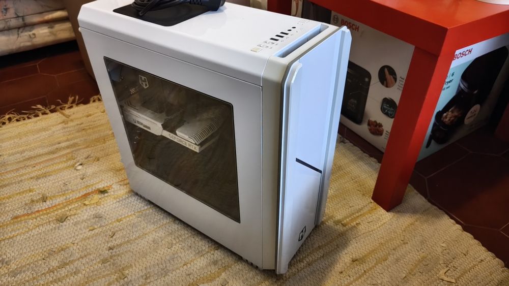 Computador fixo inteiro ou peças
