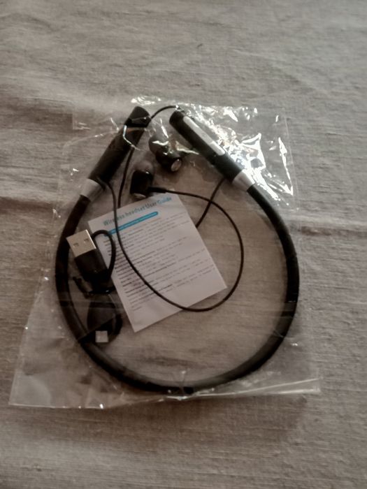 Беспроводные Bluetooth наушники с креплением на шею, спортивные.