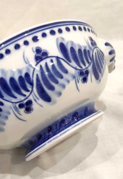 Decorative small-sized cup64740742135170121