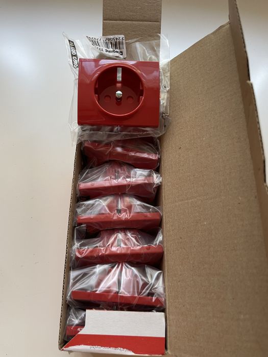 Legrand Galea - Tomada 2P+T c/ encravamento Vermelha64552777175427122