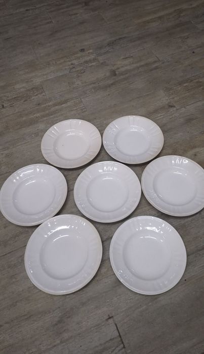 Pratos branco antigo