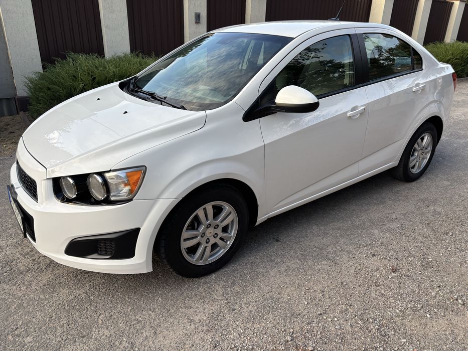Chevrolet  Sonic 1.8 бензин, автомат,в отличнейшем состоянии!